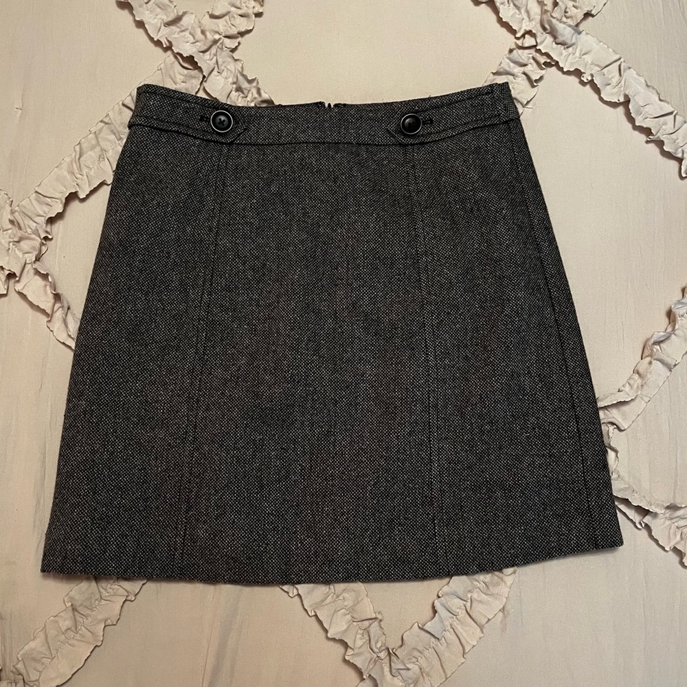 LOFT/women’s charcoal tweed Mini Skirt with Button Accents size 2P